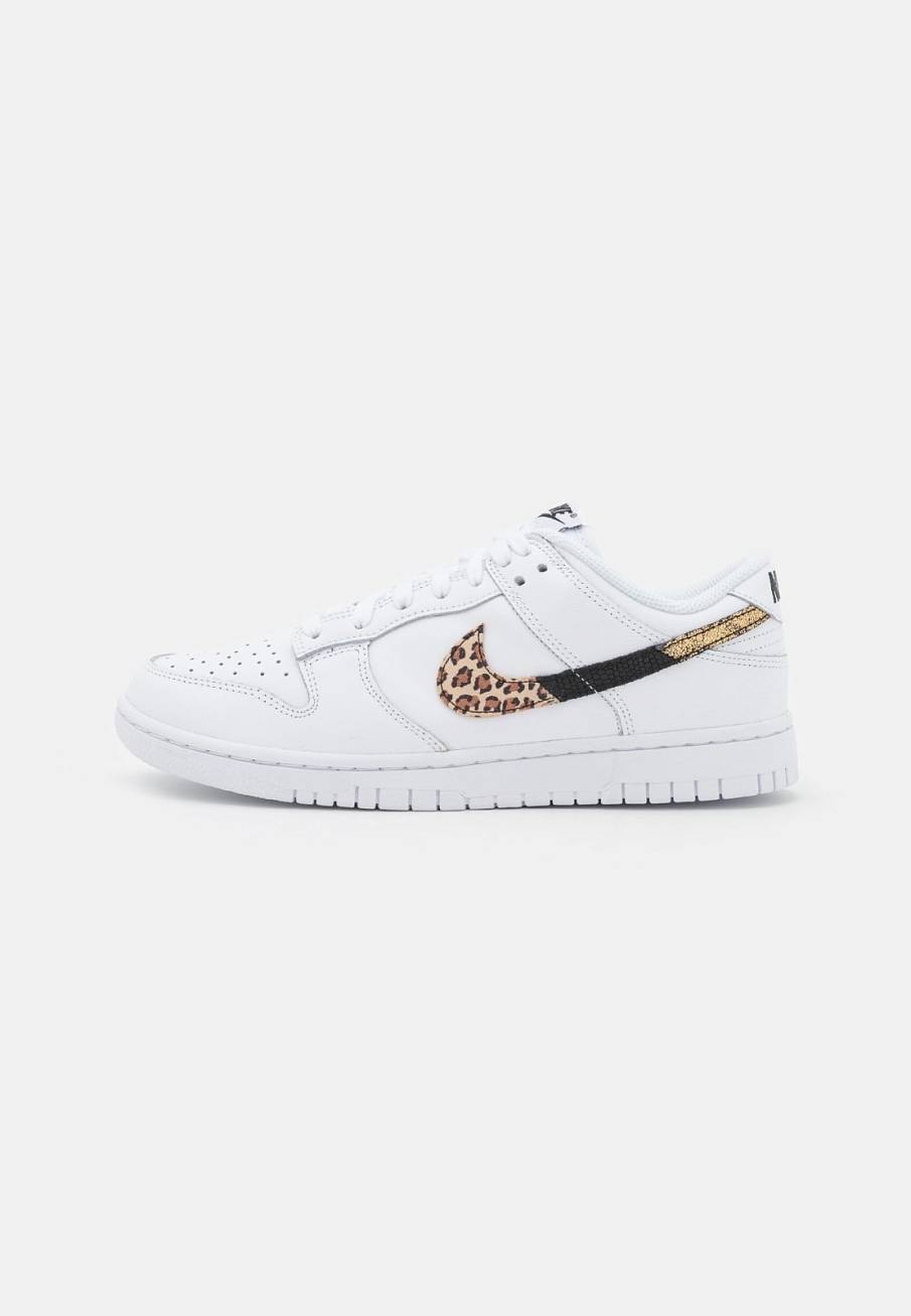 Фото № 1 с приближением к товару «‎Nike Dunk »
