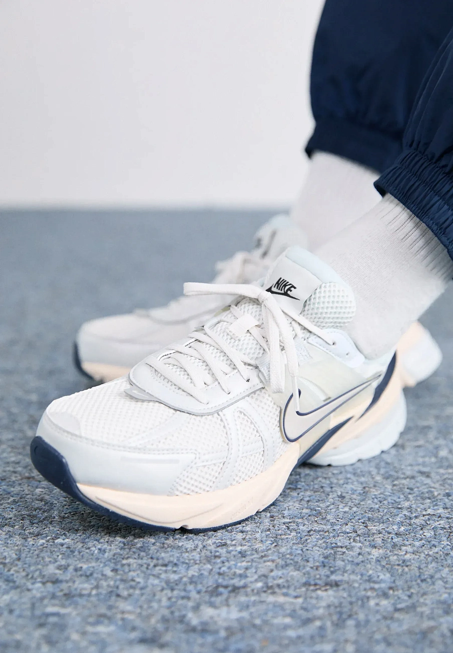 Фото № 2 с приближением к товару «‎V2K RUN»