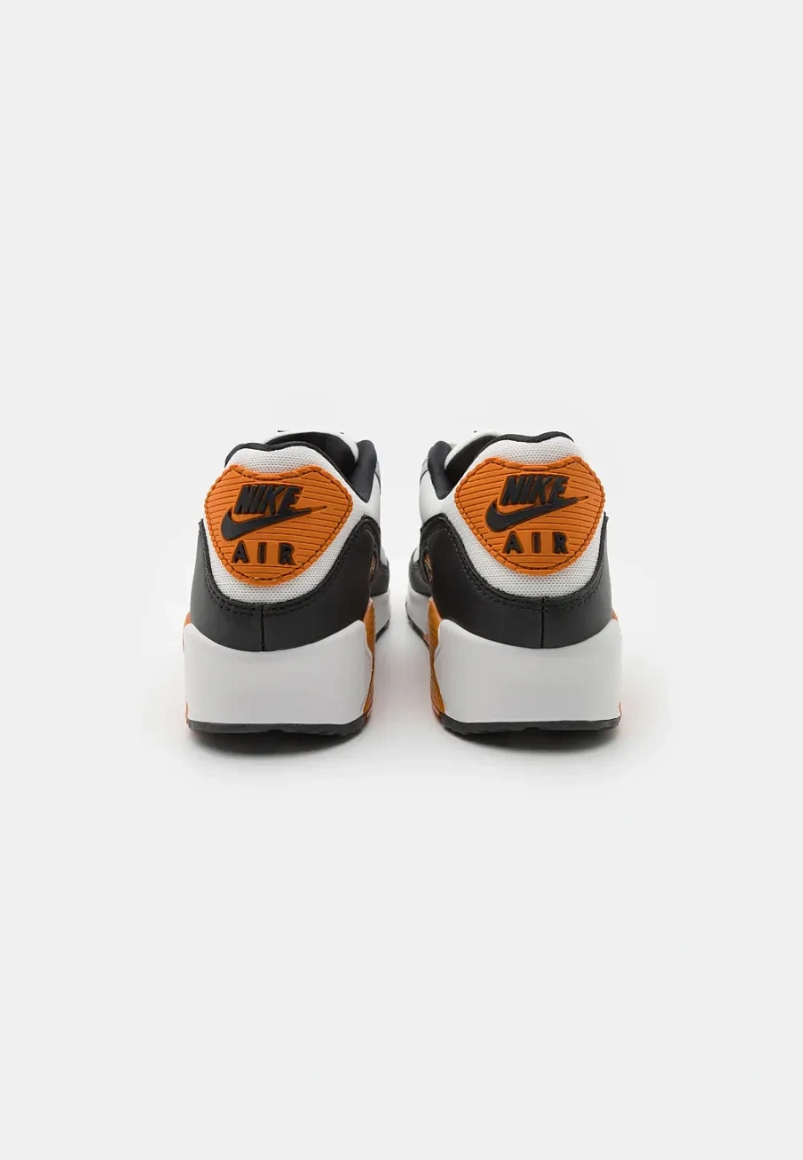Фото № 3 с приближением к товару «‎AIR MAX 90»