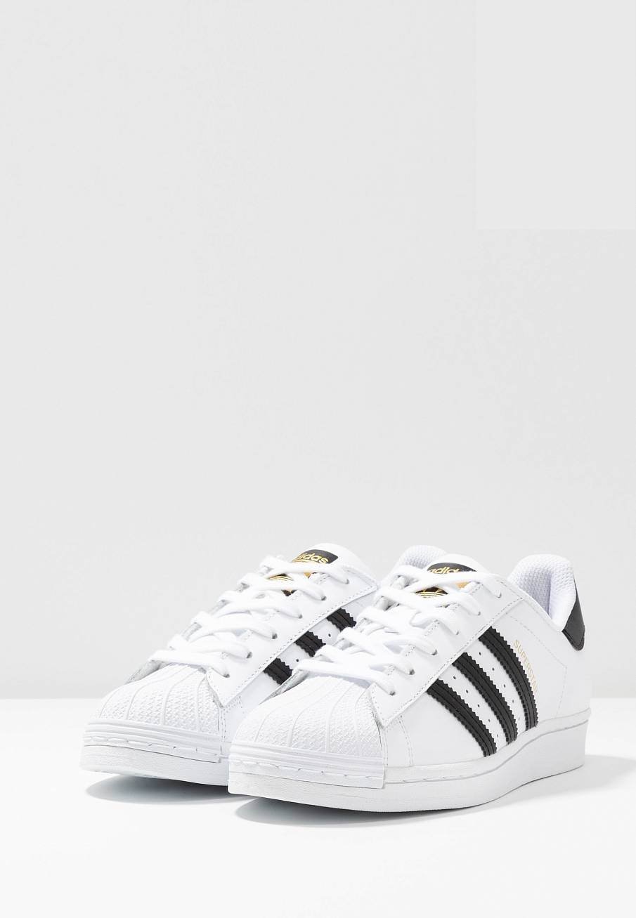 Фото № 3 с приближением к товару «‎Adidas Superstar »
