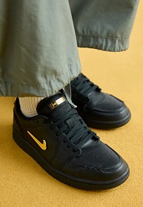 Фото № 2 с приближением к товару «‎AIR JORDAN 1 »