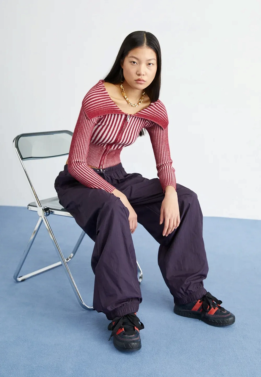 Фото № 3 с приближением к товару «‎ADIMATIC»