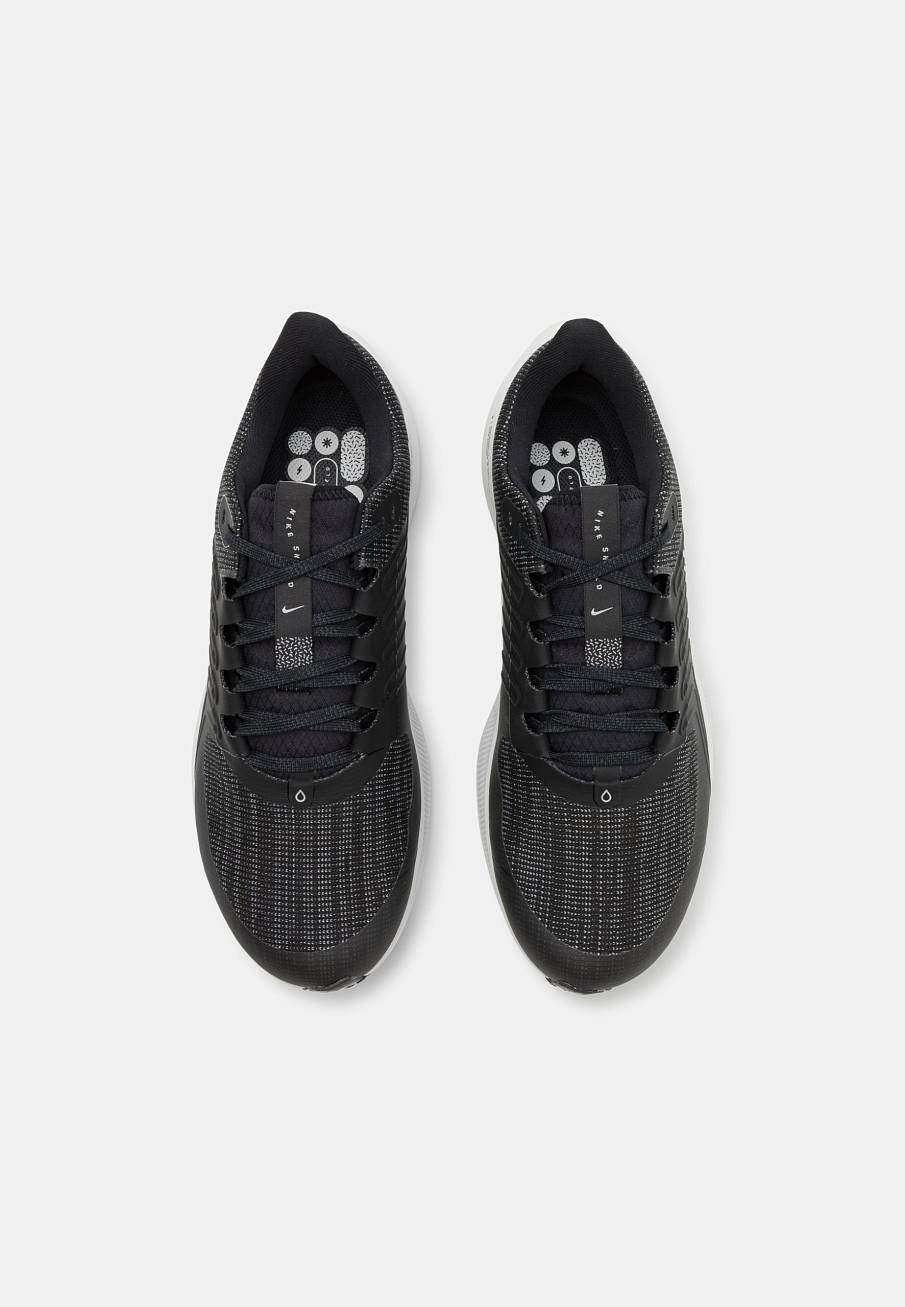 Фото № 4 с приближением к товару «‎Nike Shield»