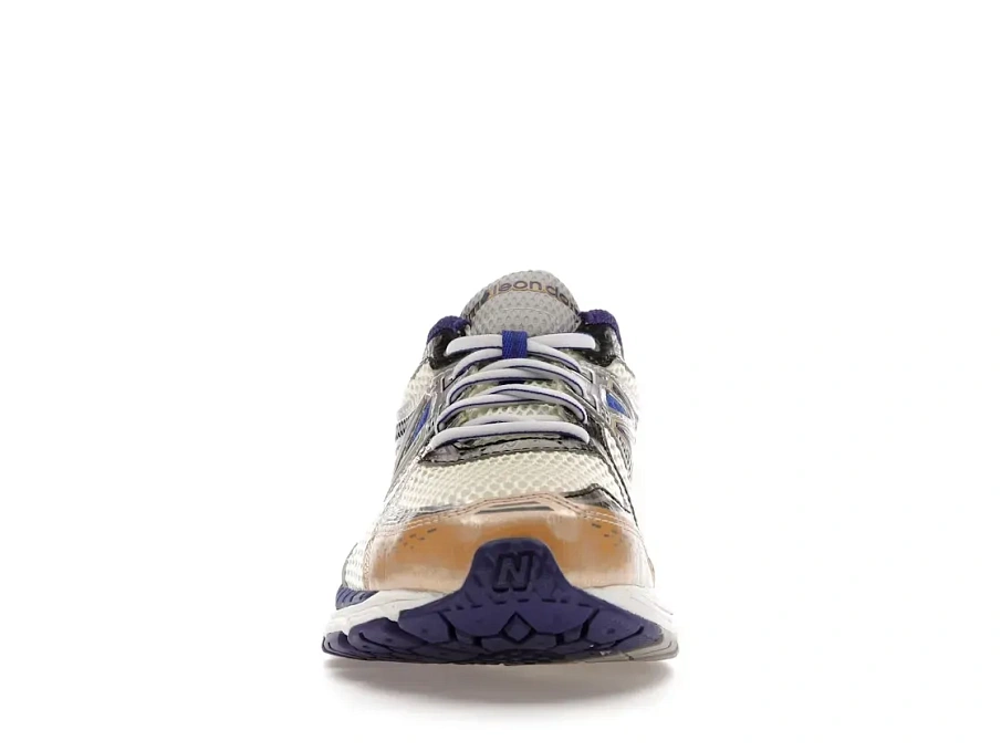 Фото № 2 с приближением к товару «‎New Balance 860v2»