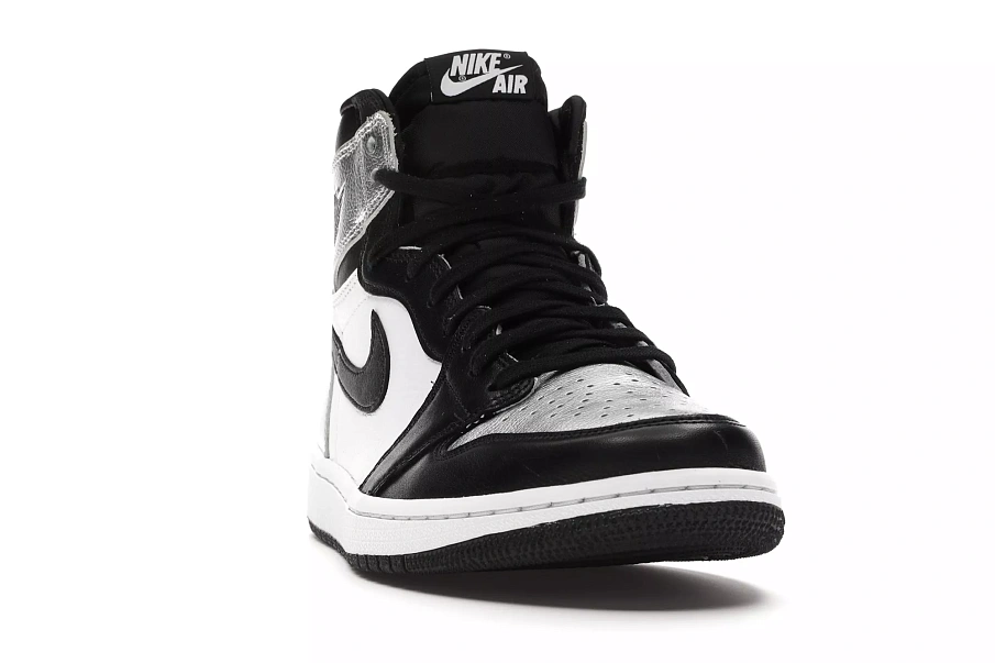 Фото № 3 с приближением к товару «‎ Jordan 1 Retro High Silver Toe  »