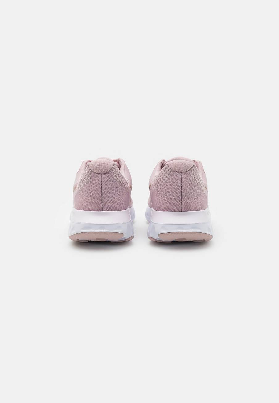 Фото № 1 с приближением к товару «‎Nike Renew Run 2»