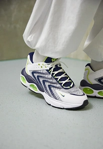 Фото № 2 с приближением к товару «‎AIR MAX»
