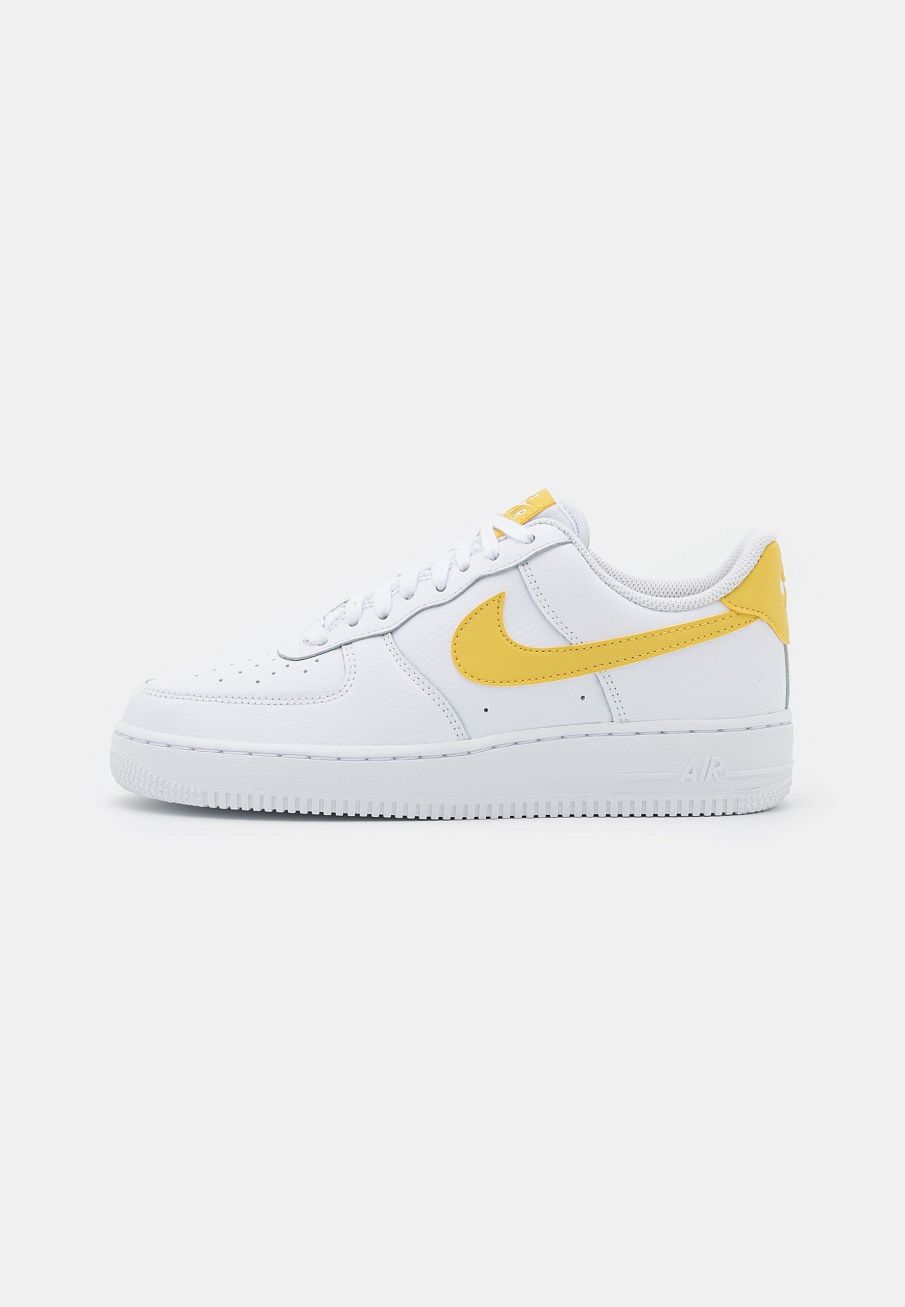 Фото № 1 с приближением к товару «‎Nike Air Force 1 »