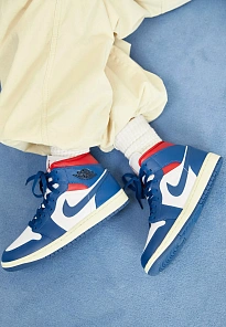 Фото № 3 с приближением к товару «‎AIR JORDAN 1 MID»