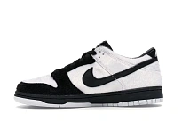 Фото № 3 с приближением к товару «‎Nike Dunk Low»