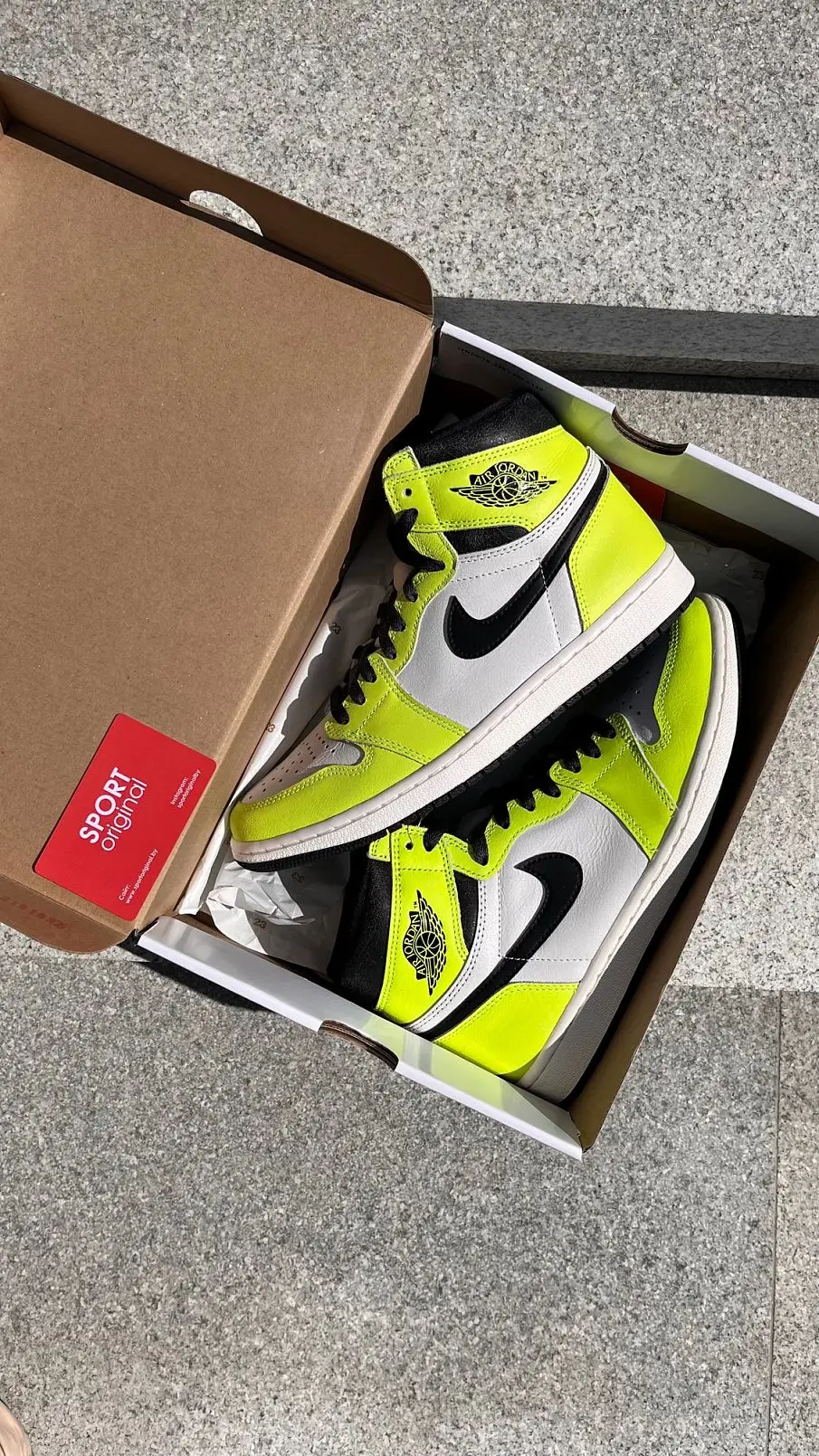 Фото № 2 с приближением к товару «‎Air Jordan 1 Retro High OG Visionaire (555088-702)»