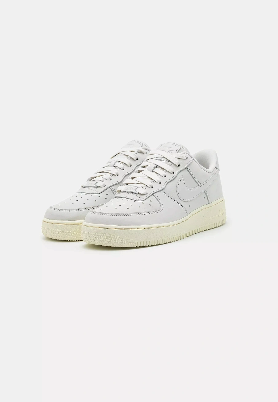 Фото № 3 с приближением к товару «‎NIKE AIR FORCE 1 PREMIUM»