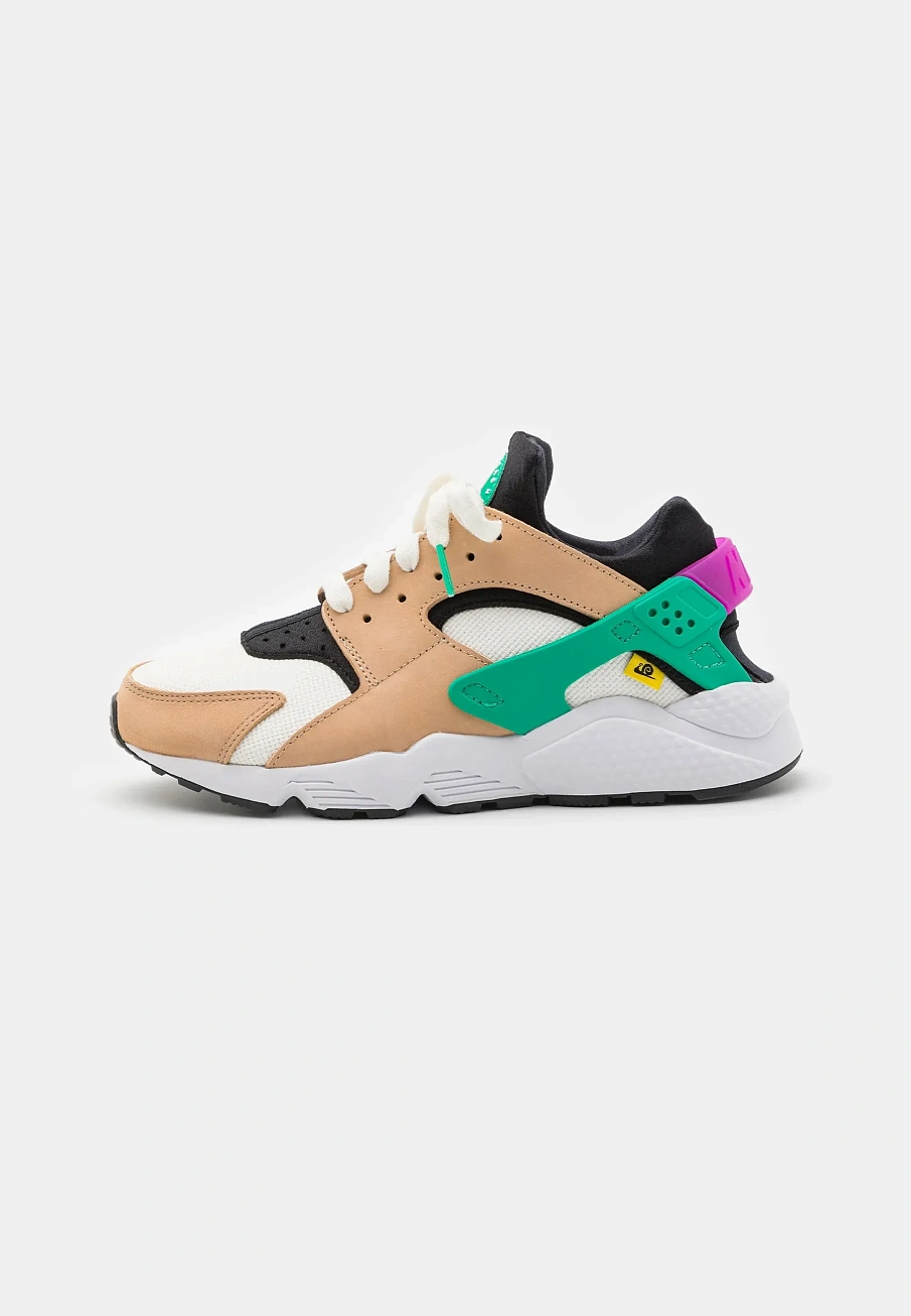 Фото № 1 с приближением к товару «‎AIR HUARACHE»