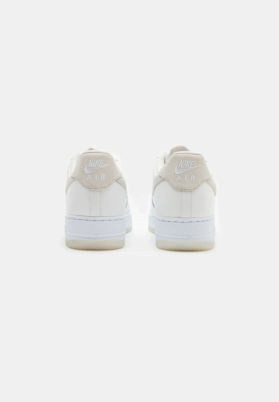 Фото № 3 с приближением к товару «‎AIR FORCE 1 07 LV8»