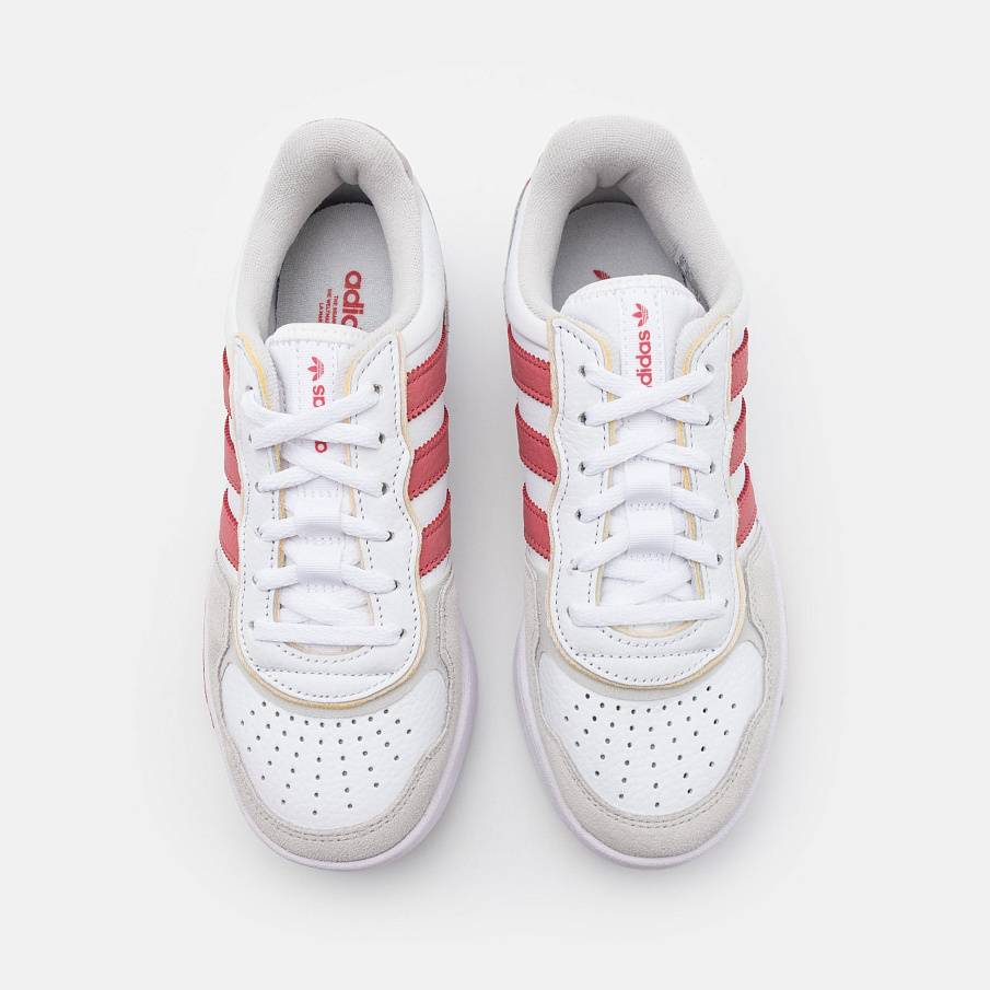 Фото № 4 с приближением к товару «‎Adidas Courtic »