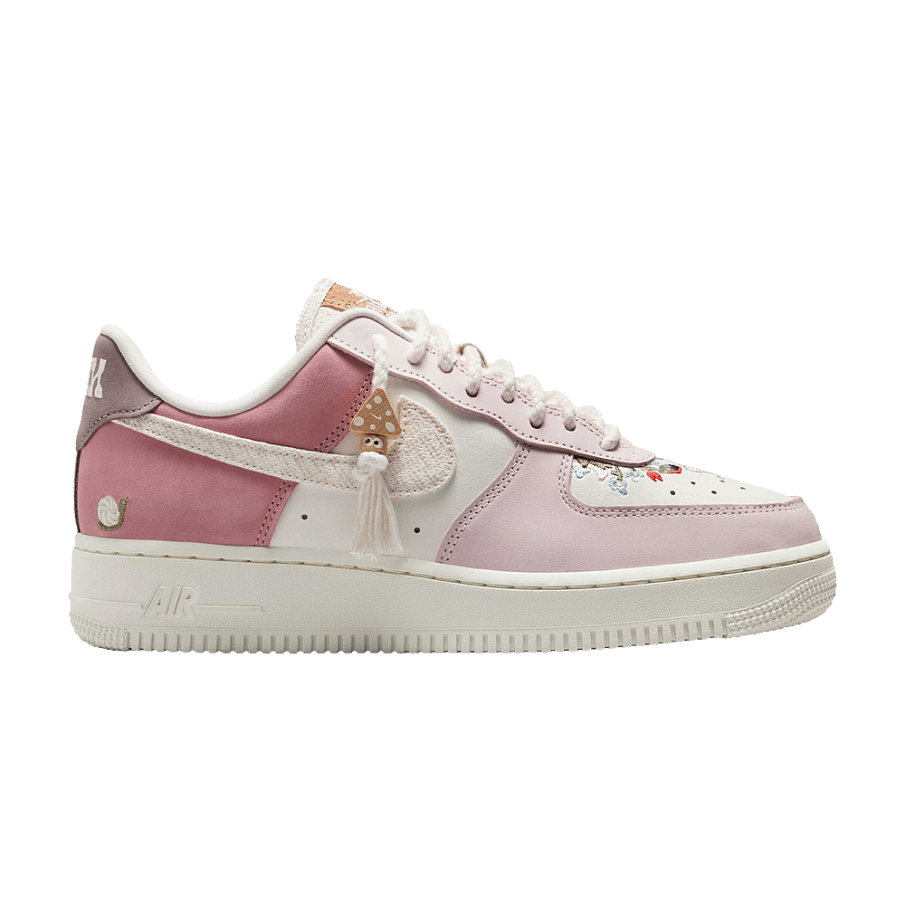 Фото № 1 с приближением к товару «‎Nike Women's Air Force 1 07 LX Mushroom»