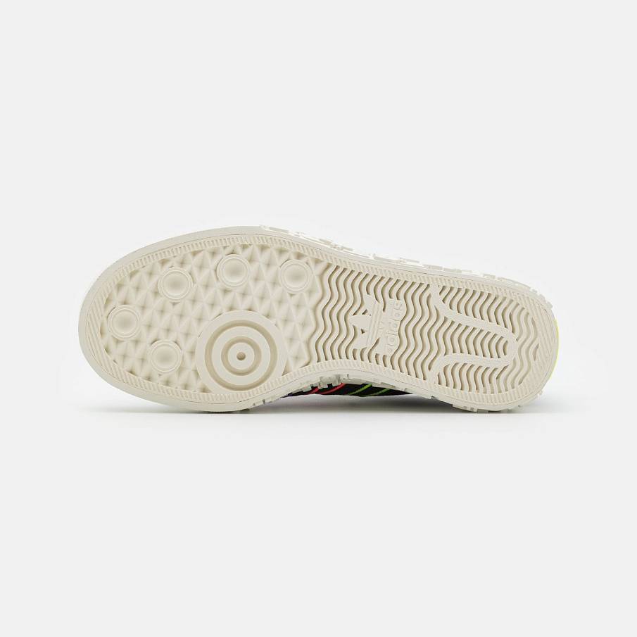 Фото № 5 с приближением к товару «‎Adidas Nizza Pride »