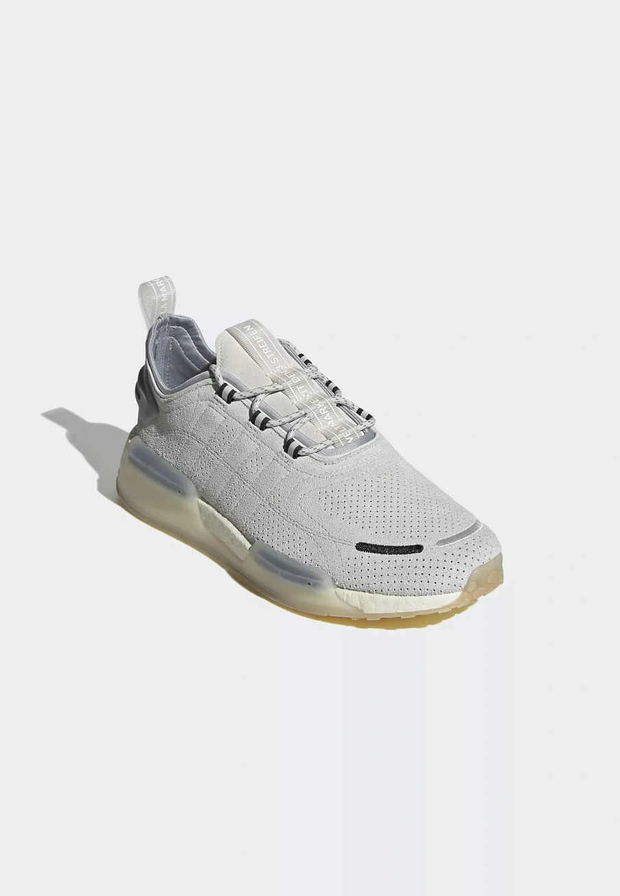 Фото № 3 с приближением к товару «‎NMD V3»