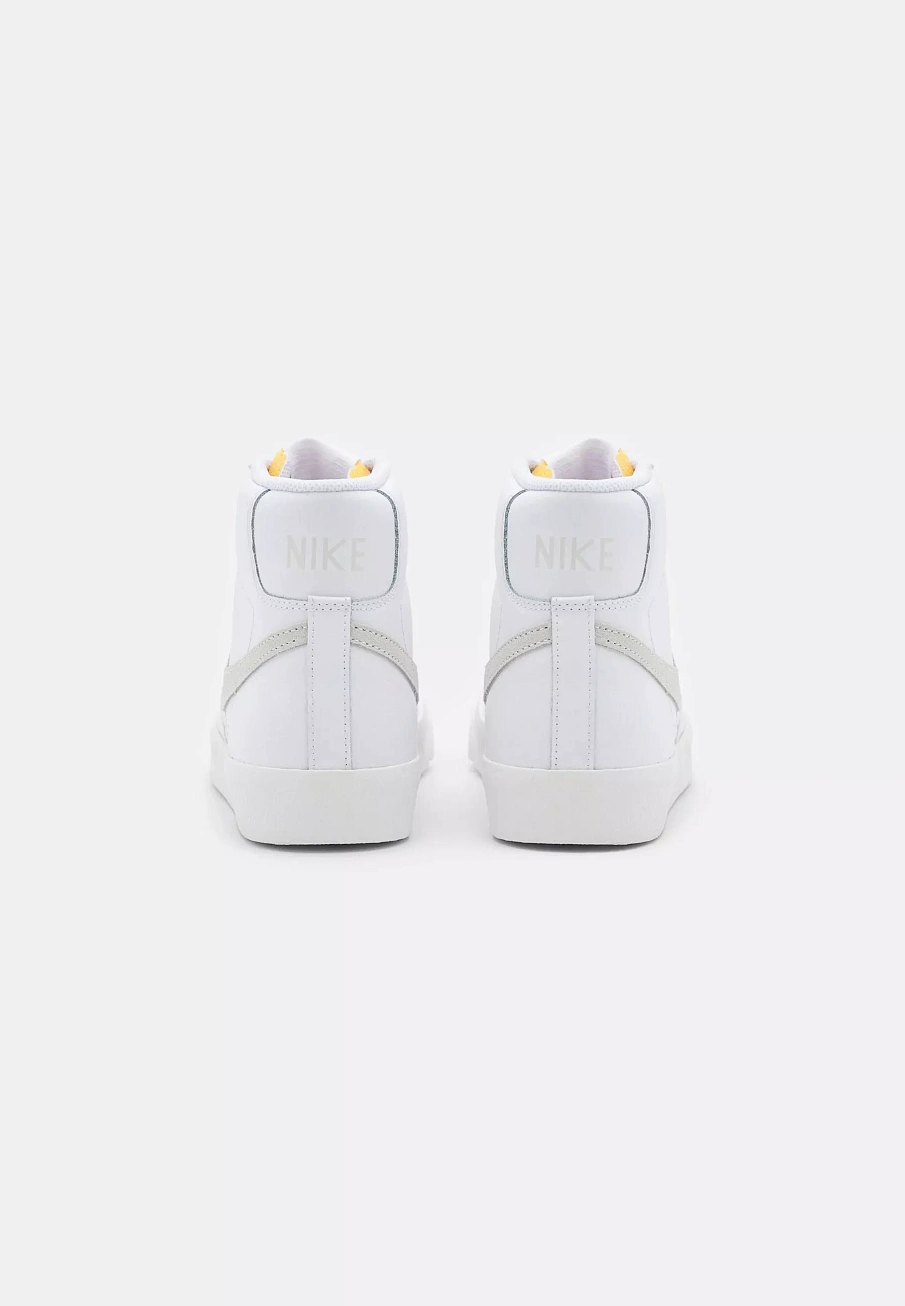 Фото № 2 с приближением к товару «‎WMNS BLAZER MID '77 AC»