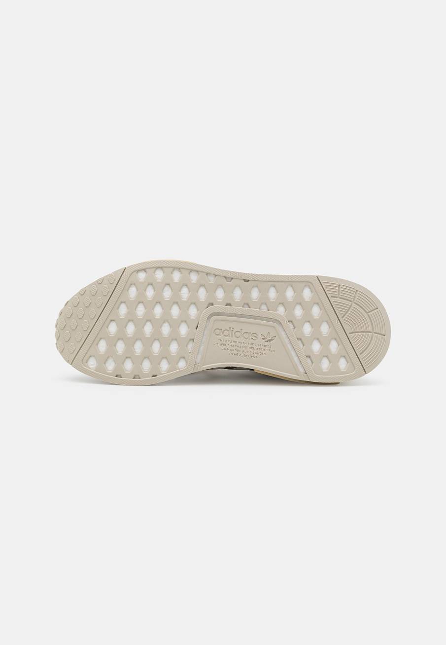 Фото № 5 с приближением к товару «‎Adidas Nmd_r1 »