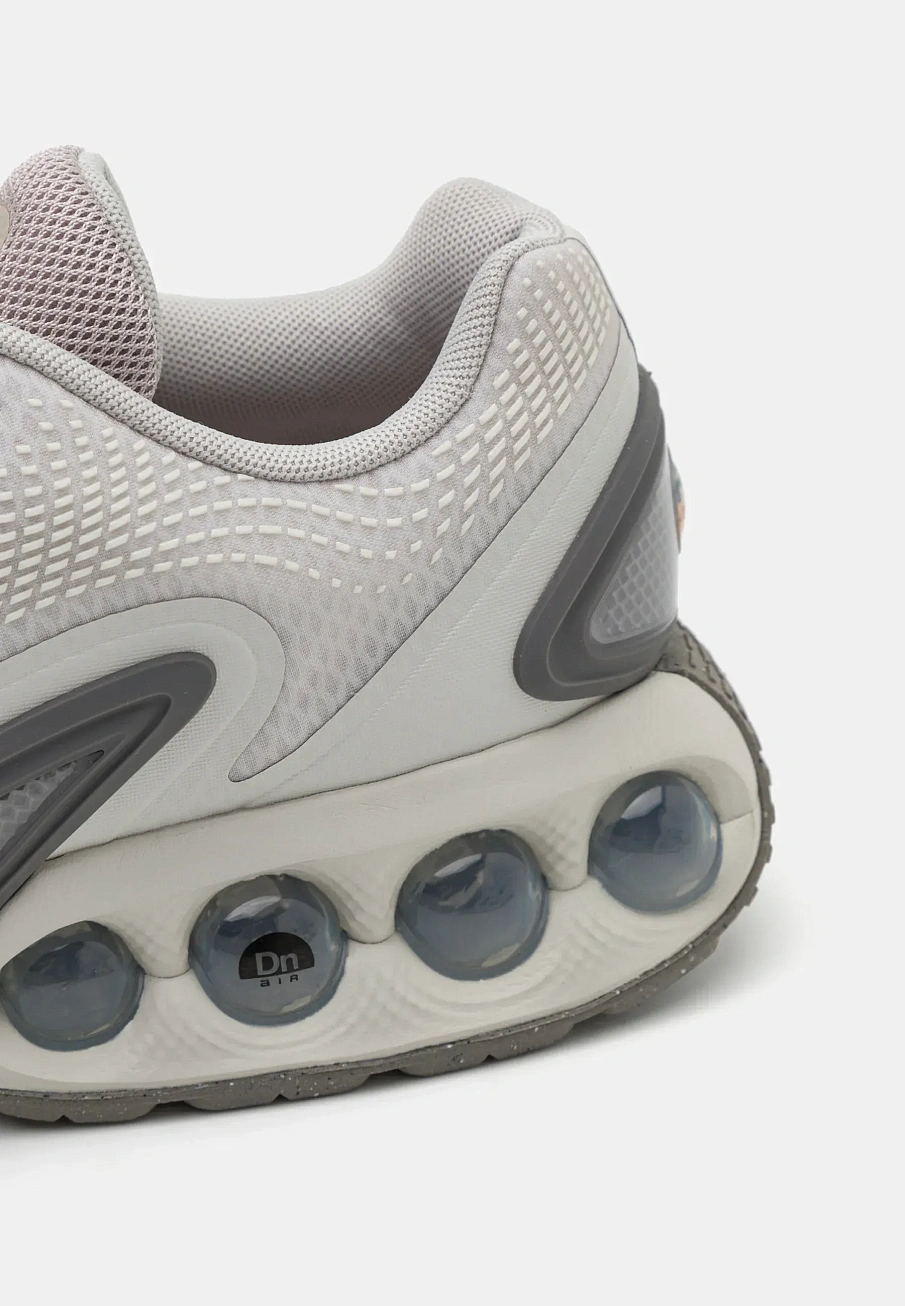 Фото № 4 с приближением к товару «‎AIR MAX DN»