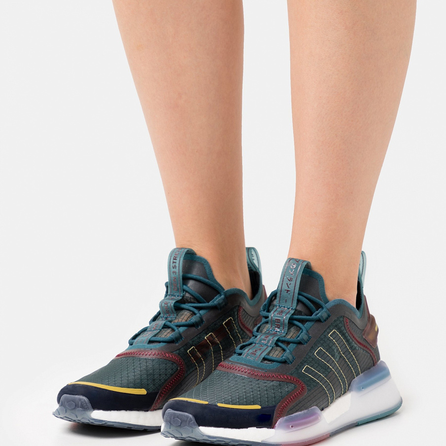 Фото № 2 с приближением к товару «‎Adidas Nmd R1 V3 »