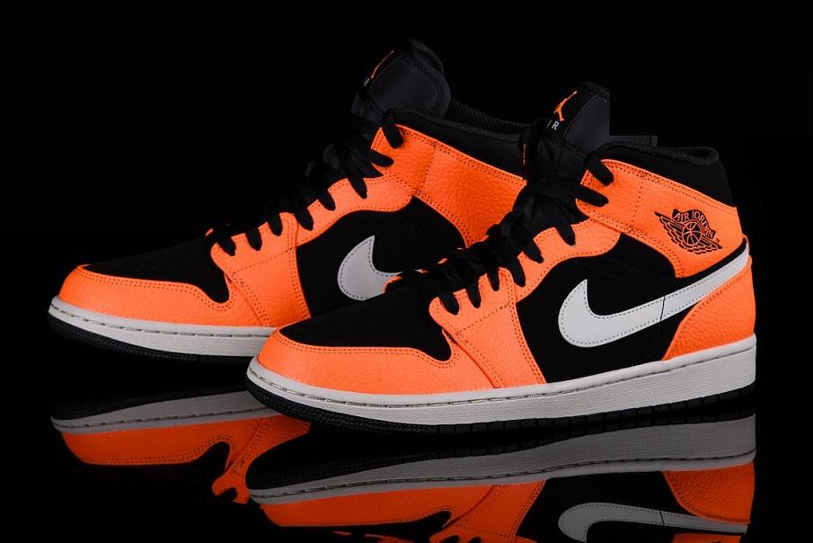 Фото № 2 с приближением к товару «‎Nike Air Jordan 1 Retro »