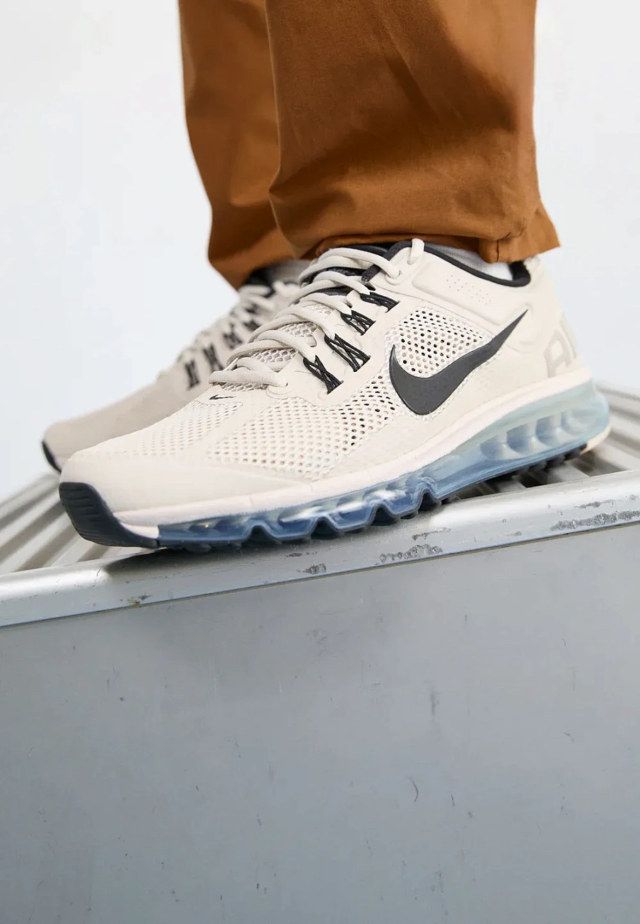 Фото № 1 с приближением к товару «‎AIR MAX 2013»