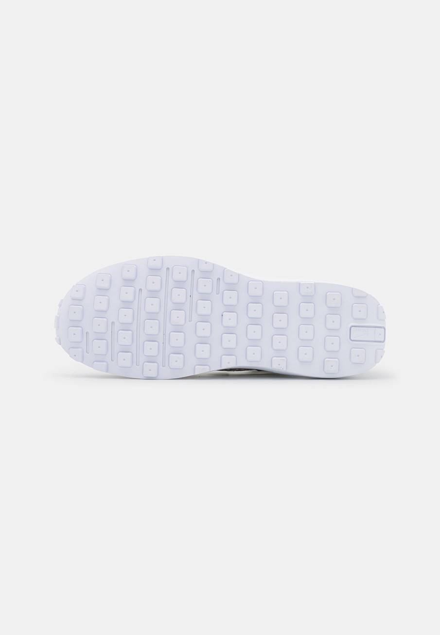 Фото № 3 с приближением к товару «‎Nike Waffle One »