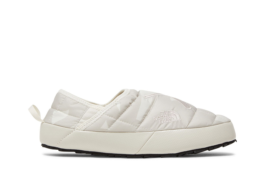 Фото № 2 с приближением к товару «‎KAWS x The North Face ThermoBall Traction Mule VP Moonlight Ivory Camo»
