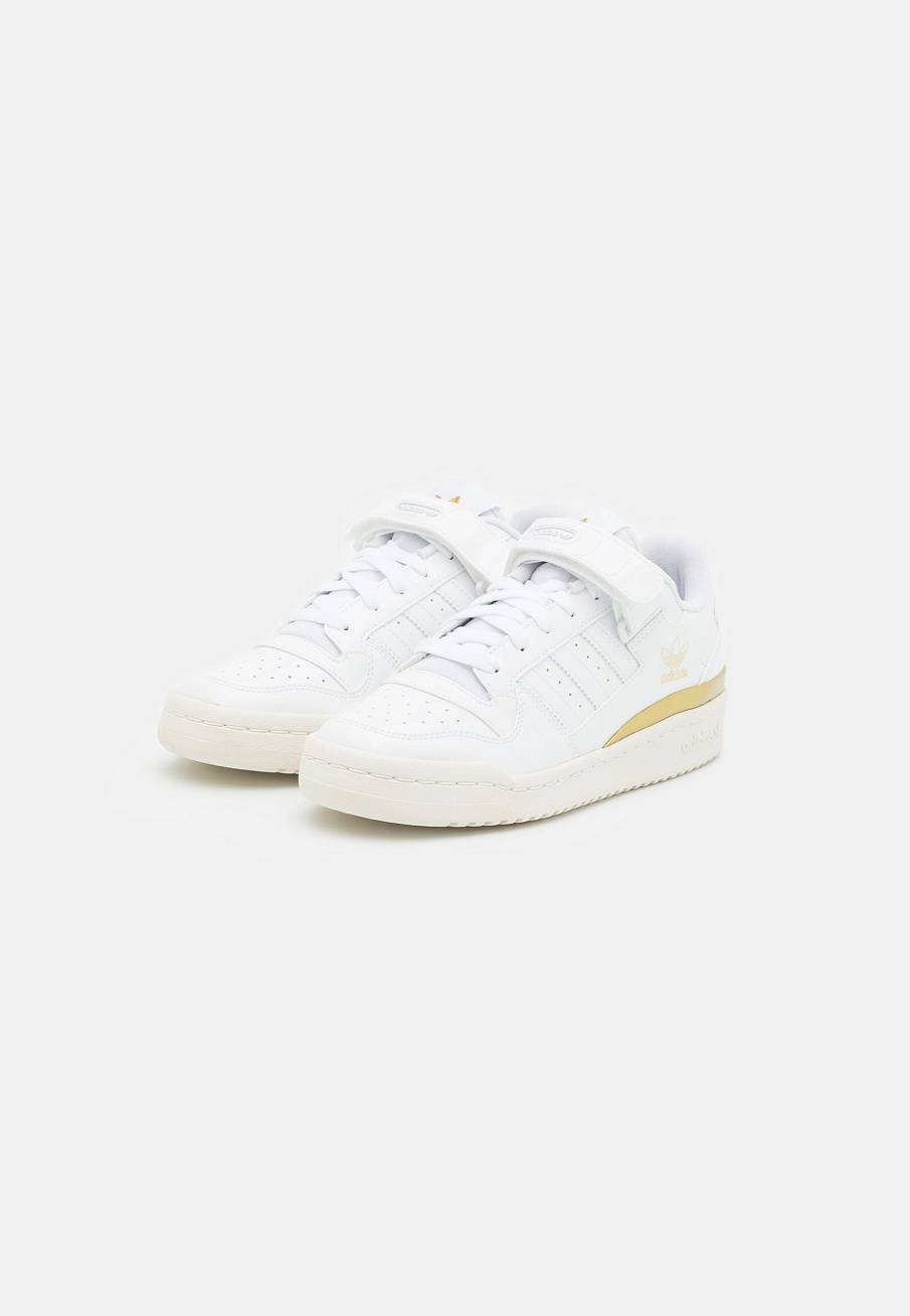 Фото № 3 с приближением к товару «‎Adidas Forum »