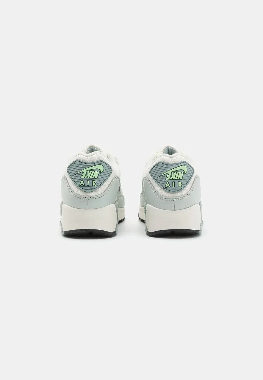 Фото № 3 с приближением к товару «‎AIR MAX 90 SE»