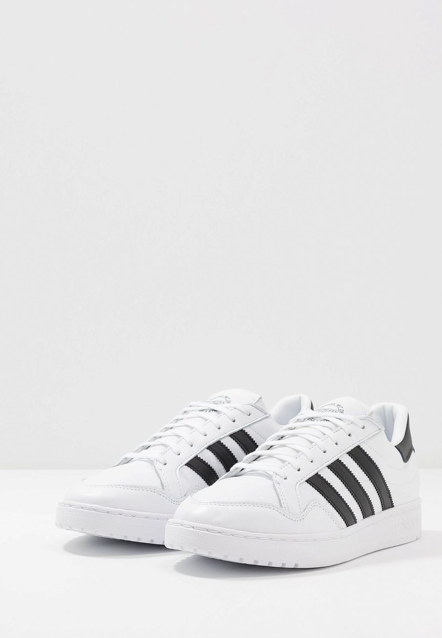 Фото № 3 с приближением к товару «‎Adidas Team Court »