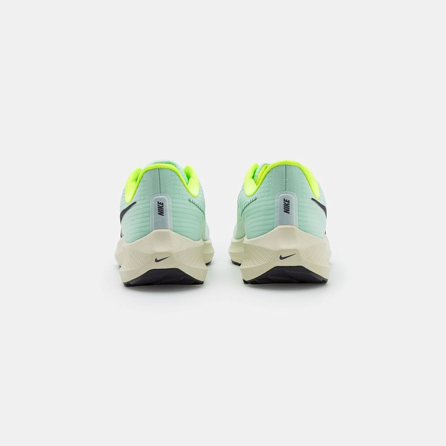 Фото № 3 с приближением к товару «‎Nike Air Zoom Pegasus 39»