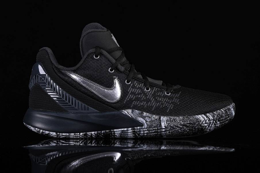 Фото № 2 с приближением к товару «‎Nike Kyrie Flytrap II Chrome»