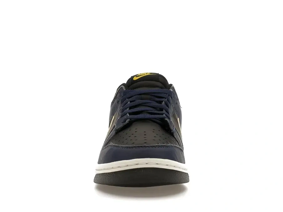 Фото № 2 с приближением к товару «‎Nike Dunk Low»