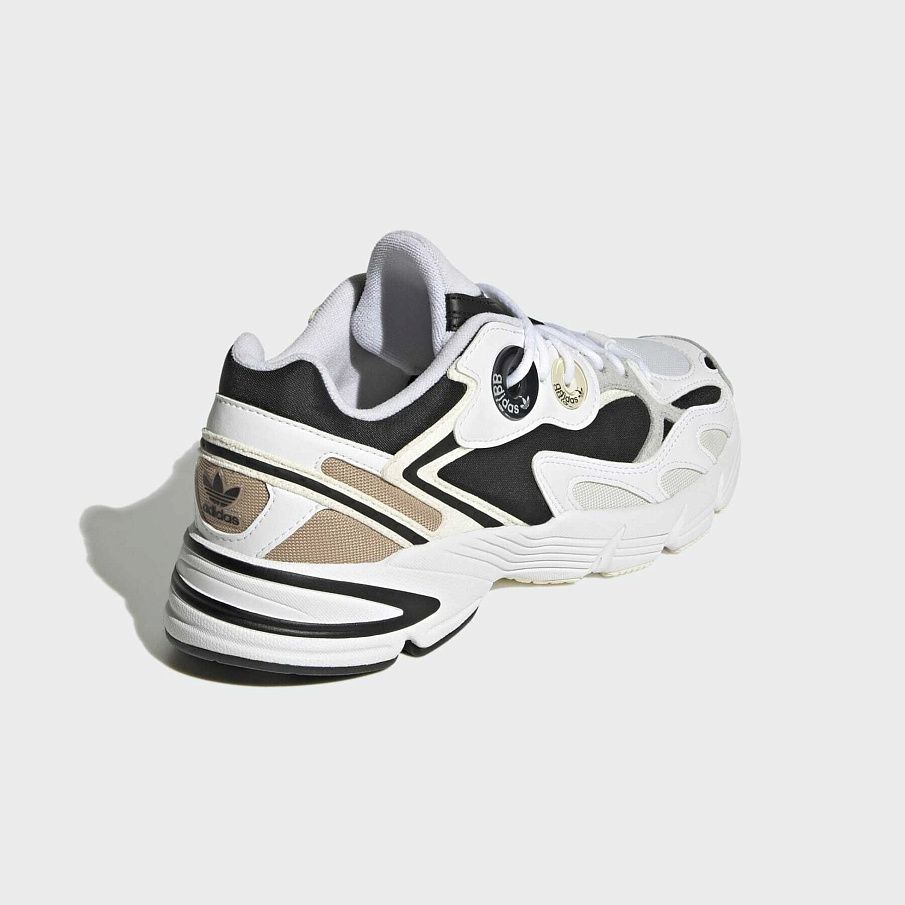 Фото № 4 с приближением к товару «‎Кроссовки Adidas SPAD111A210-A11»