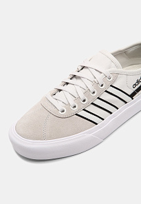 Фото № 5 с приближением к товару «‎Adidas Delpala »