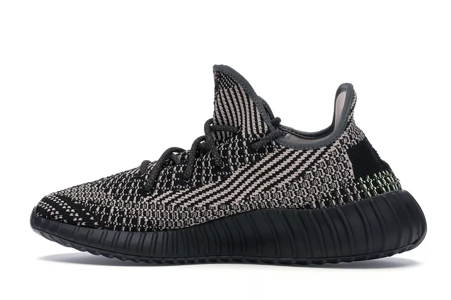 Фото № 6 с приближением к товару «‎adidas Yeezy Boost 350 V2 Yecheil (Non-Reflective)»