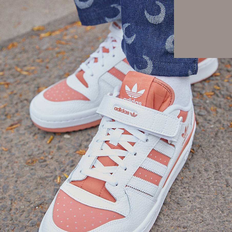 Фото № 3 с приближением к товару «‎Adidas Forum »