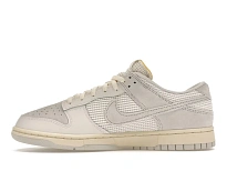Фото № 3 с приближением к товару «‎Nike Dunk Low»