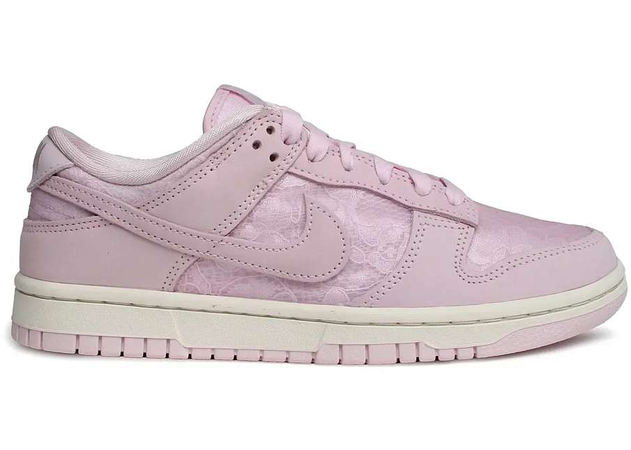 Фото № 1 с приближением к товару «‎Nike Dunk Low»