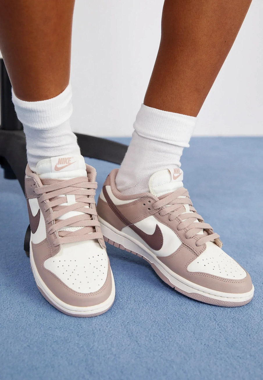 Фото № 2 с приближением к товару «‎DUNK LOW»