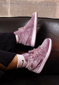 Фото № 2 с приближением к товару «‎WMNS AIR JORDAN 1 MID SE EDGE»