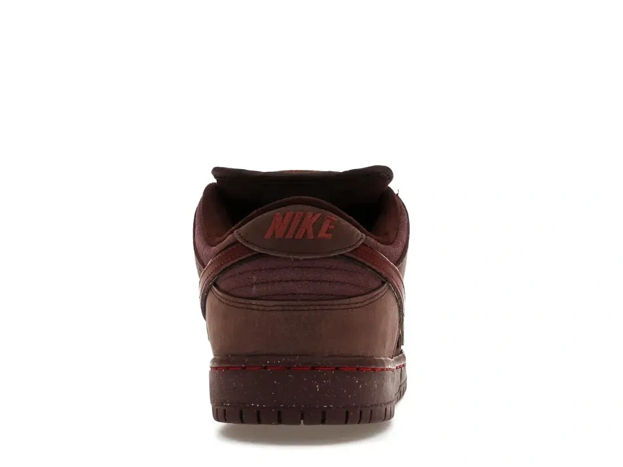 Фото № 4 с приближением к товару «‎Nike SB Dunk Low»