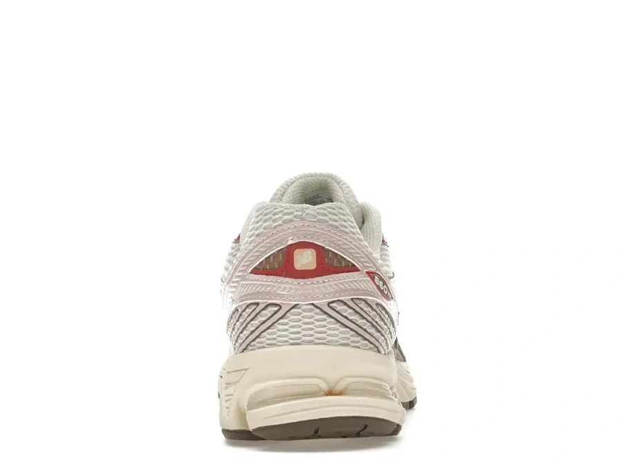 Фото № 4 с приближением к товару «‎New Balance 860v2»