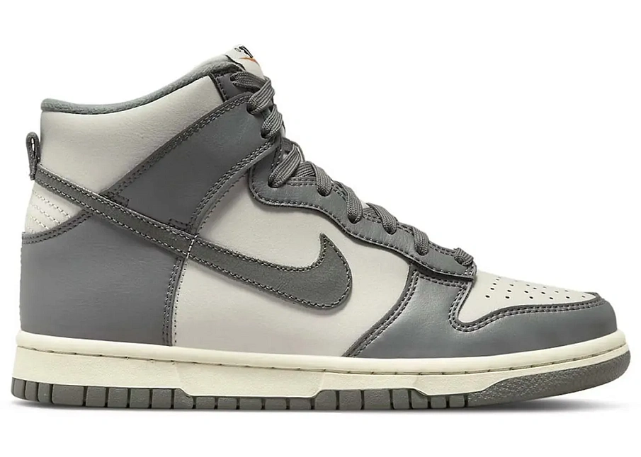 Фото № 1 с приближением к товару «‎Nike Dunk High»
