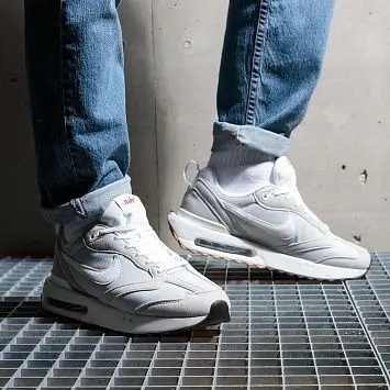 Nike Air Max Dawn - 3
