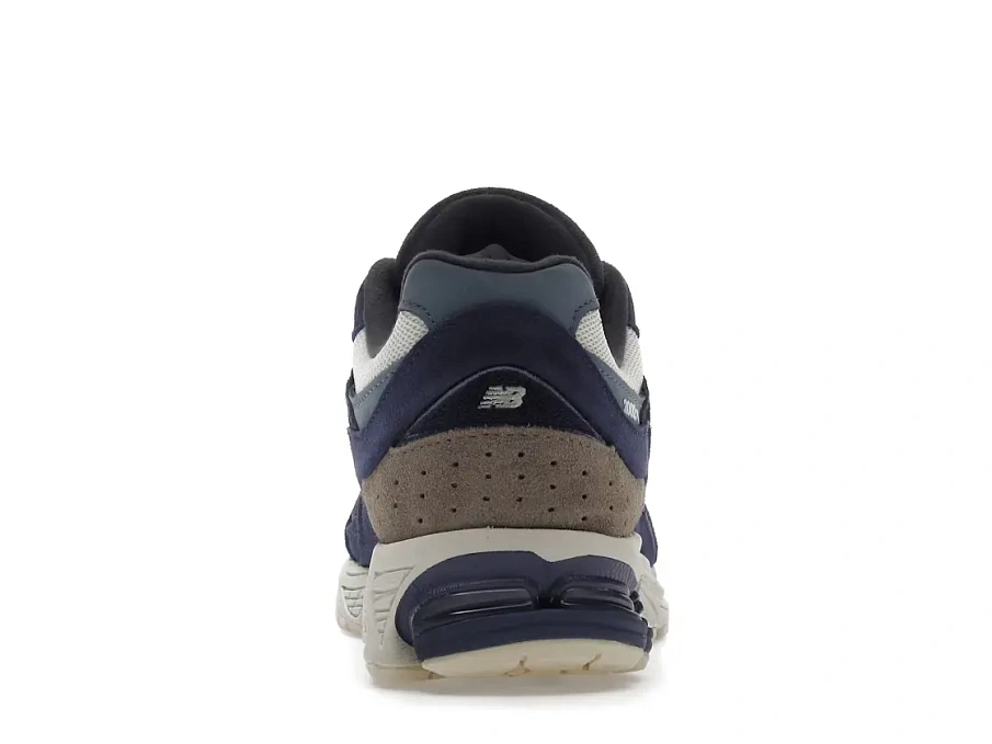 Фото № 4 с приближением к товару «‎New Balance 2002R»