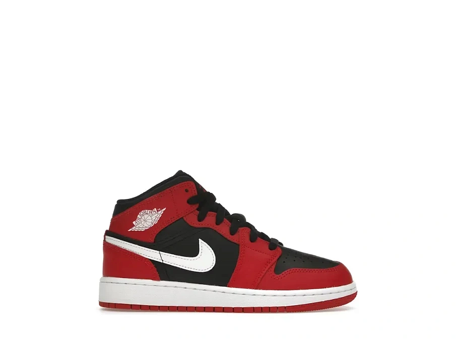 Фото № 1 с приближением к товару «‎Jordan 1 Mid»